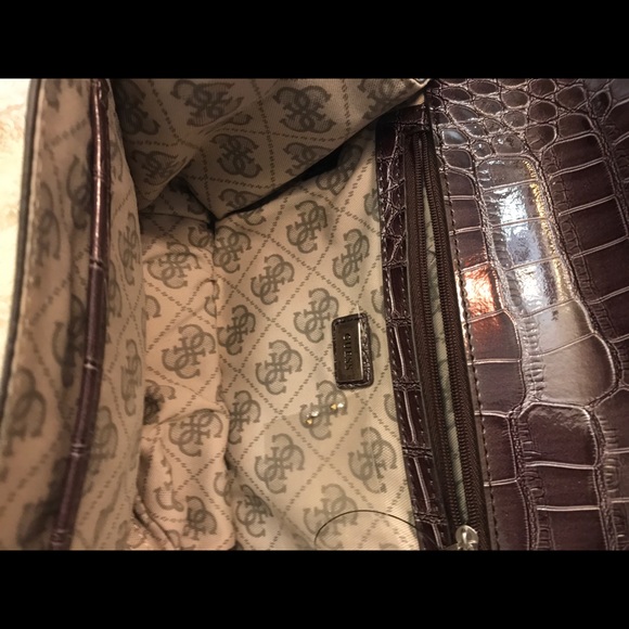 GUESS Special 🍂Edition - Picture 5 of 6